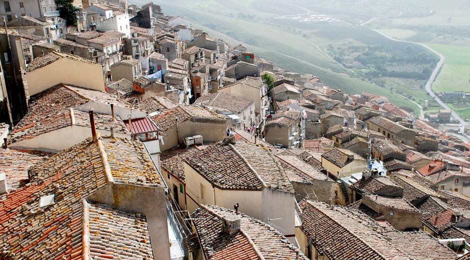 Image result for pueblo sicilia vende casas 1 euro