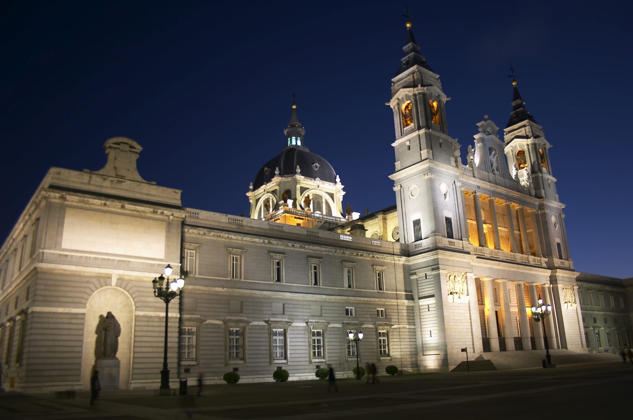 Catedral_de_la_Almudena-Madrid-Nocturna