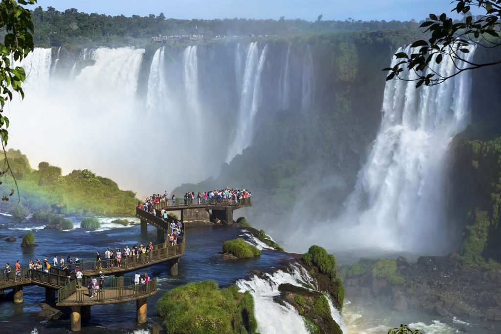 Un Recorrido Por Las Monumentales Cataratas Del Iguaz