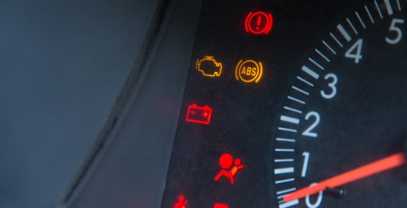 Qué significan los símbolos del tablero del auto