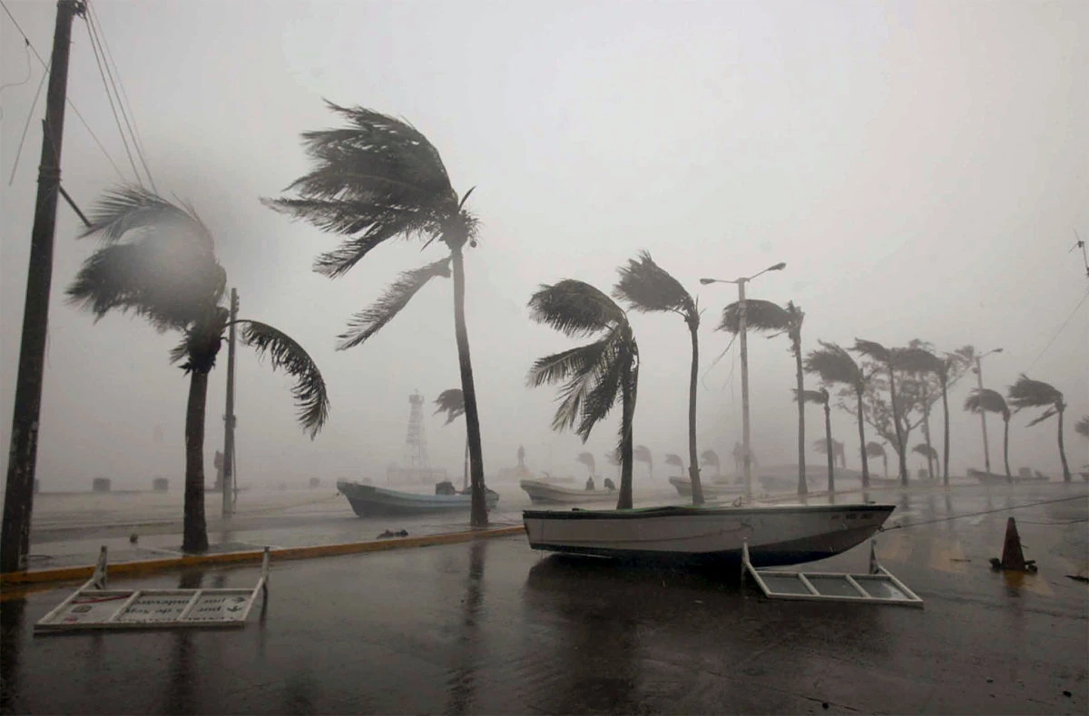huracanes y terremotos