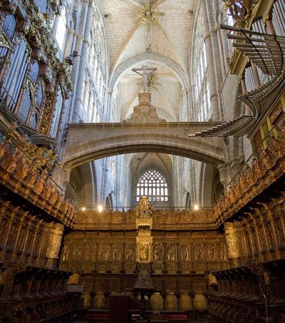 Interior-del-coro-de-la-catedral-de-Ávila_opt