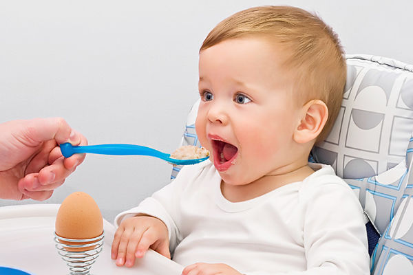 bebes-alimentos-huevos-manies-3_opt