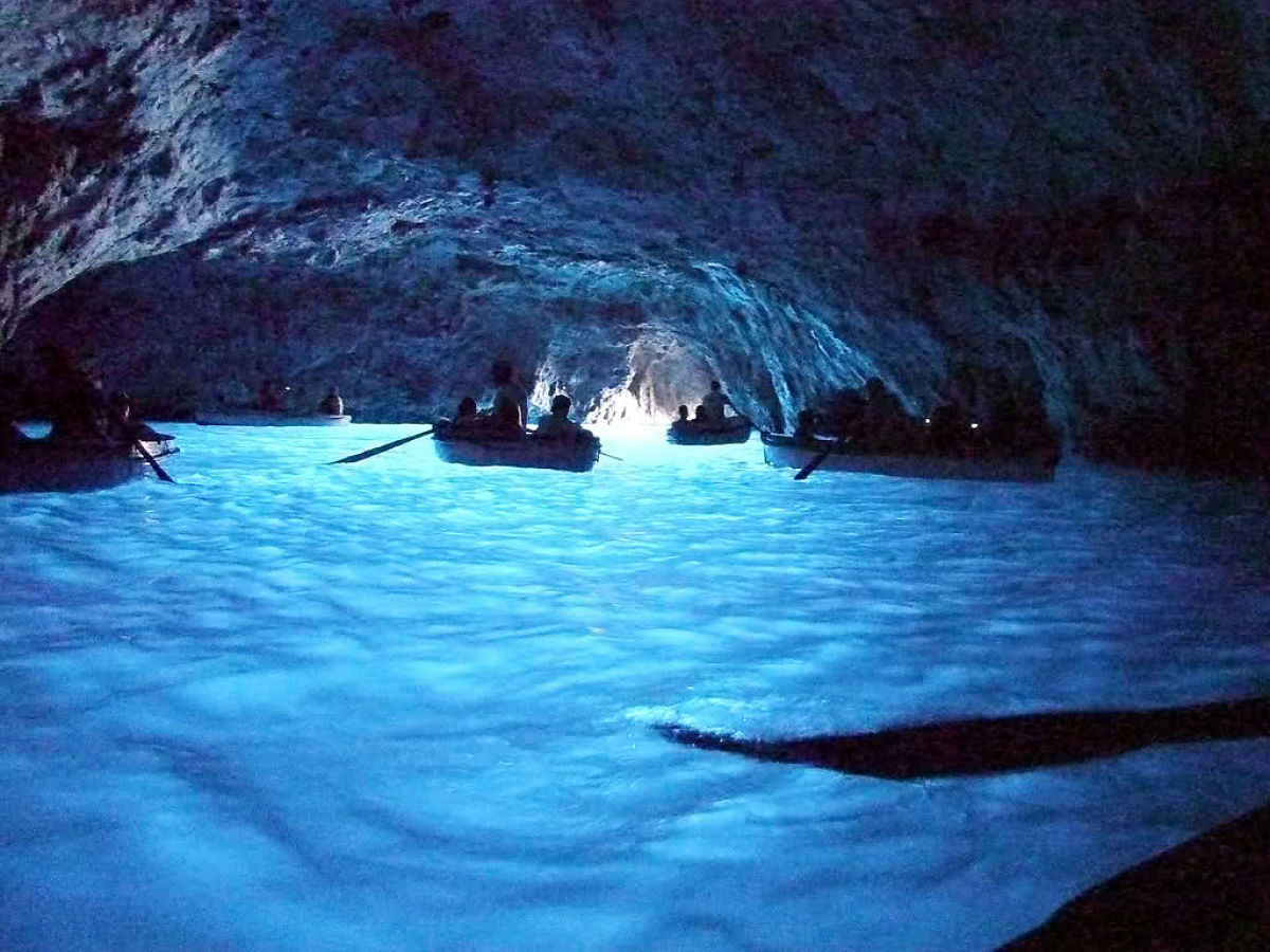 La Grotta Azzurra de Capri espectáculo natural sorprendente Buena Vibra