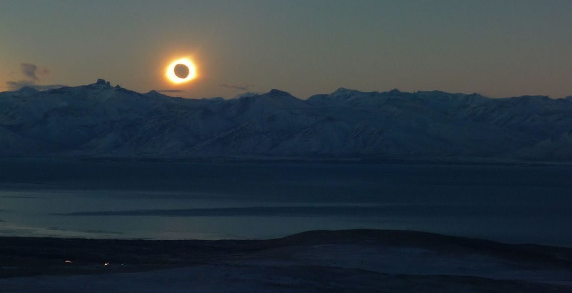 La Patagonia será el escenario perfecto para ver el eclipse solar del 26 de  febrero - Buena Vibra