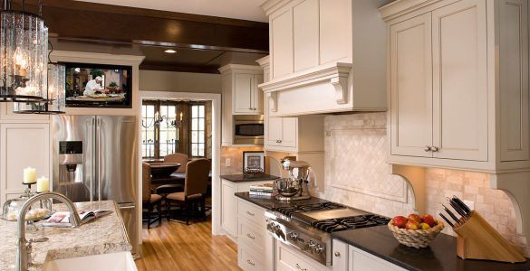 5 ideas y trucos para ubicar el televisor en la cocina