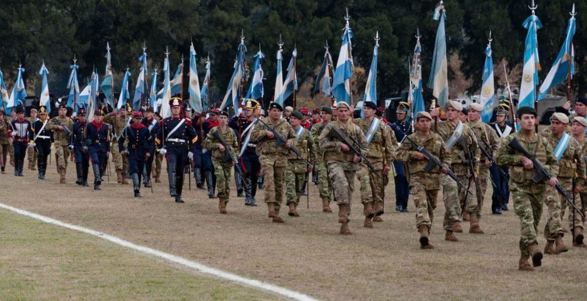 Festejos de Mayo en la Argentina vuelven los desfiles por tierra y