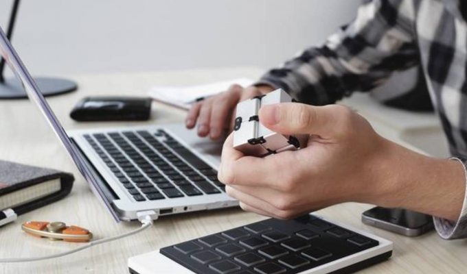 Llega el Cubo Infinito: el Spinner de los adultos para bajar la ansiedad 22