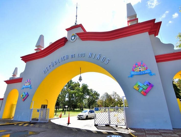 Entrada al parque República de los Niños