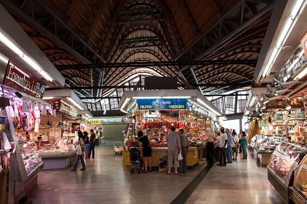 Llamativo mercado de Santa Caterina de Barcelona