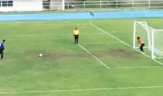 El penal más extraño de la historia que se hizo viral en todo el mundo 9