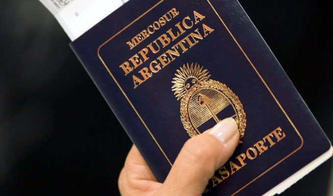 pasaporte argentino en italia