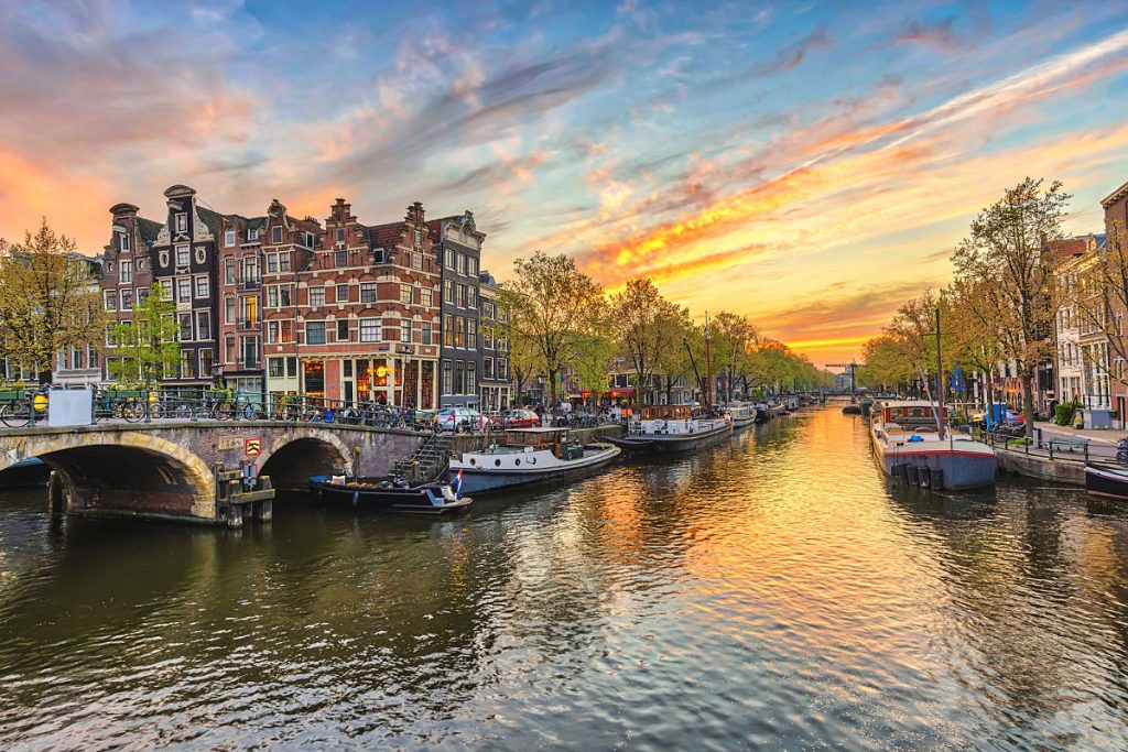 Qué Ver En Amsterdam La Mágica Ciudad De Los Canales