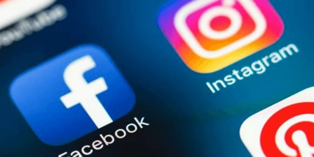 Potencia tus contenidos con las nuevas herramientas de Instagram 9 Íconos de Facebook, Instagram y Pinterest en la pantalla de un smartphone.