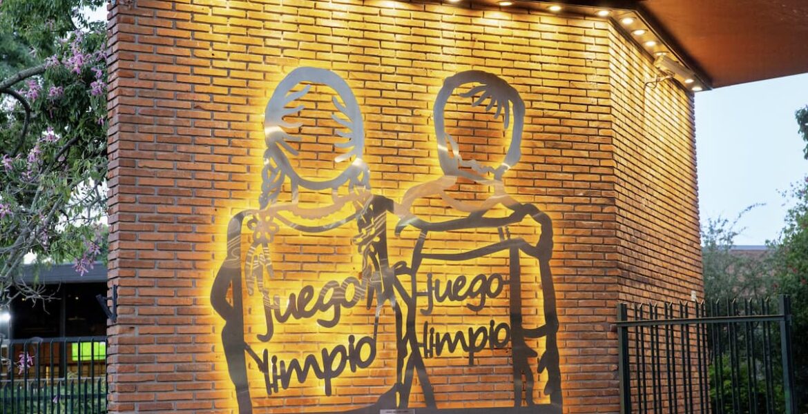 inauguró el Mural del Juego Limpio en el Club de Amigos. Está obra fue creada exclusivamente para el Club por el artista Alejandro Marmo.