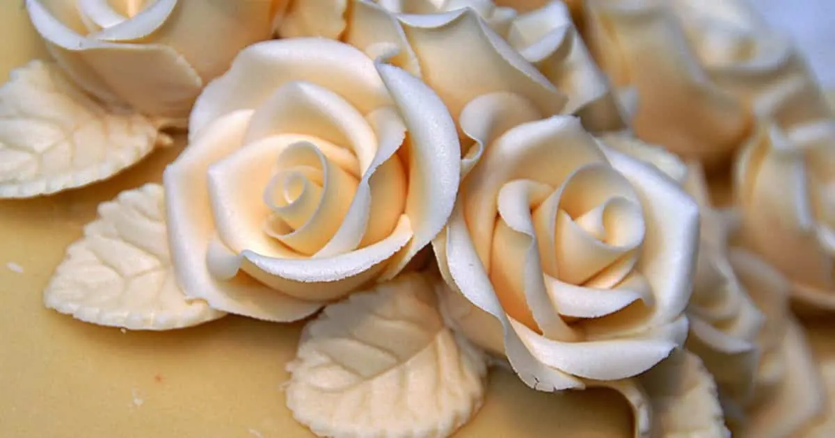 como hacer una rosa de mazapan