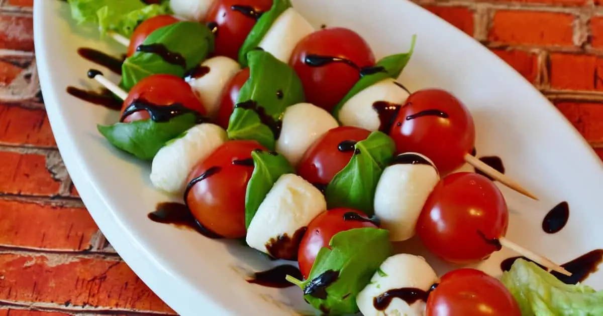 receta de ensalada caprese tradicional italiana Cómo hacer ensalada caprese