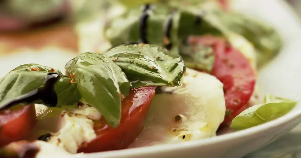 como hacer ensalada caprese