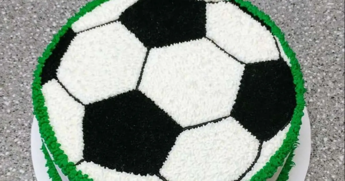 Decoración paso a paso: aplicación de glaseado y formación del balón