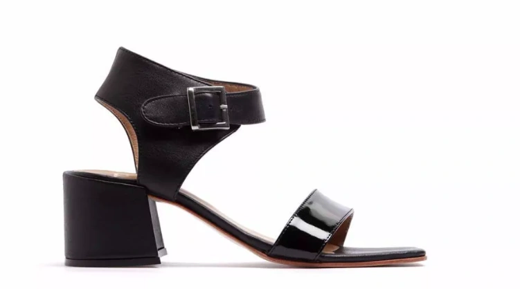zapatos negros