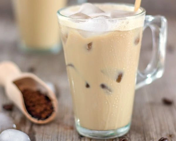 Café con leche y hielo