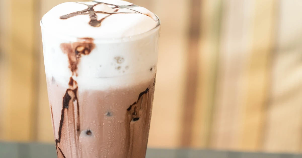 cómo hacer un milkshake de banana y dulce de leche