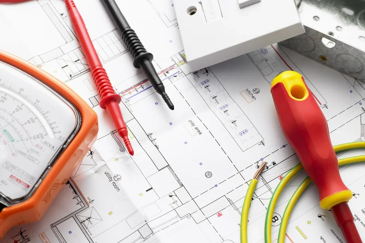 planso con riesgo eléctrico