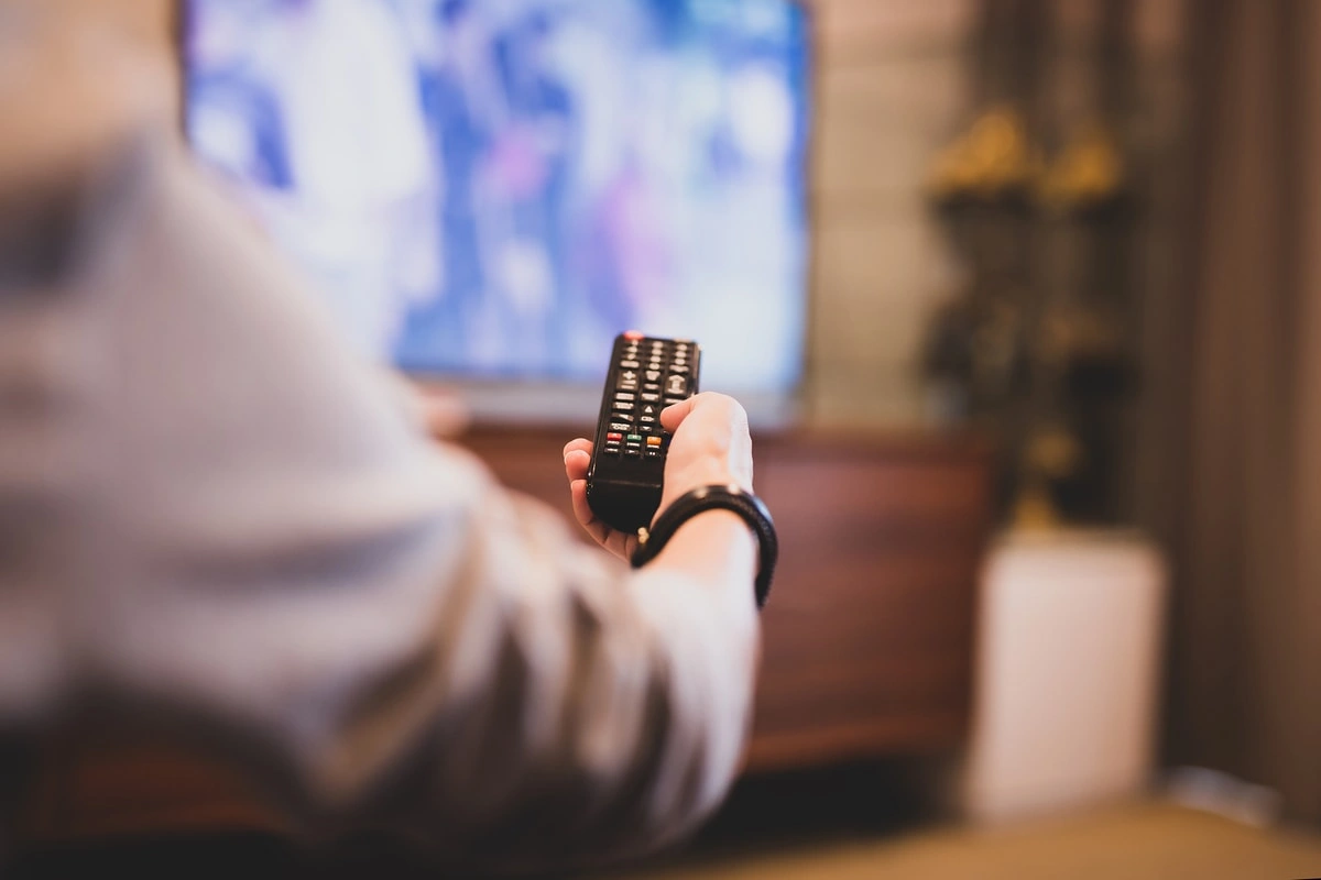 como conectar un smart tv a wifi