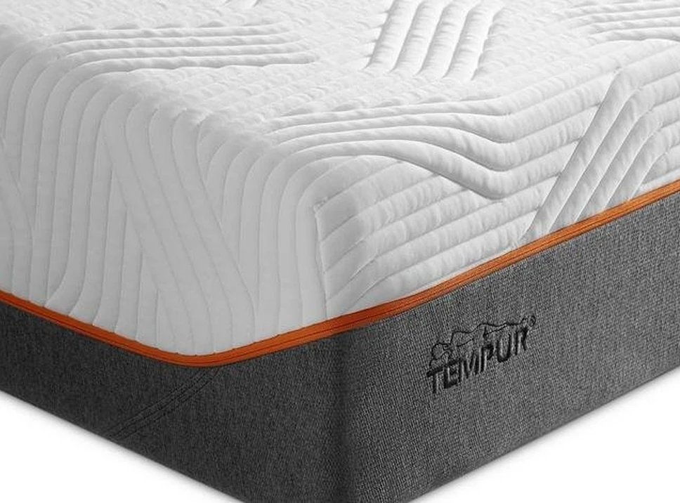Tempur Sealy: Colchón viscoelástico que alivia puntos de presión, perfecto para quienes buscan confort y descanso.