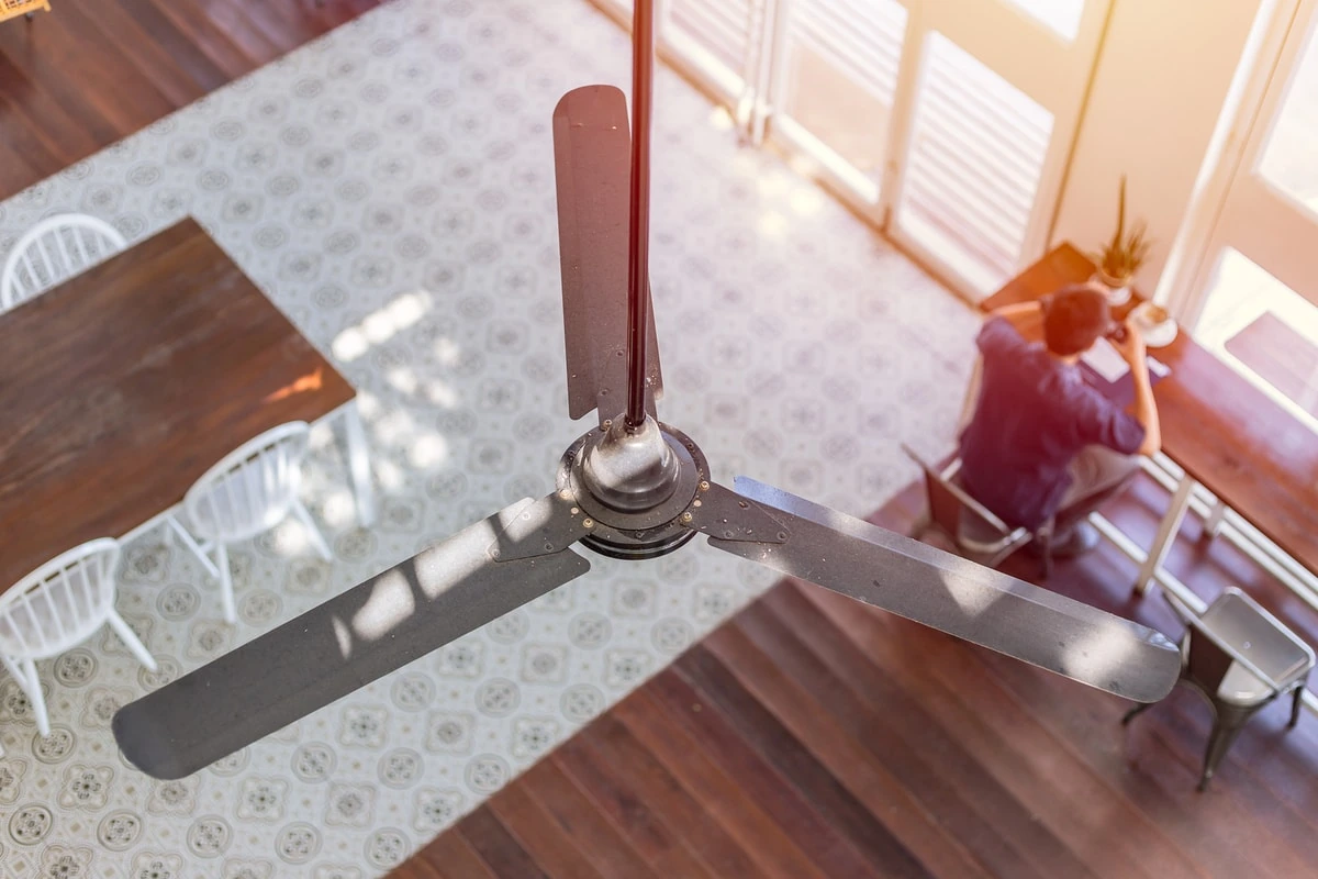 Cómo instalar un ventilador de techo