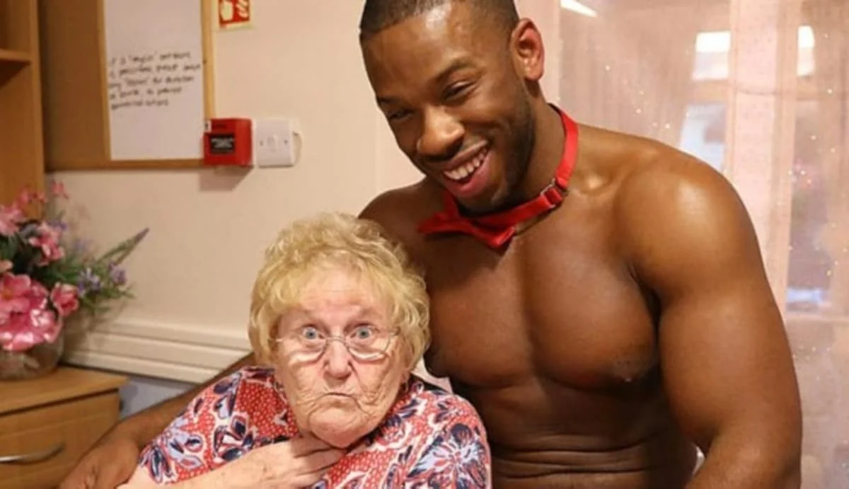 festejo con strippers en geriatrico