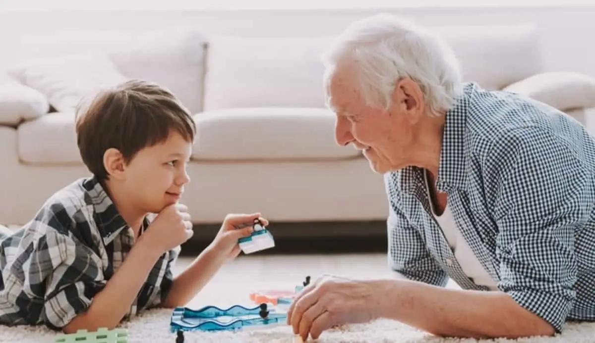 abuelos y nietos