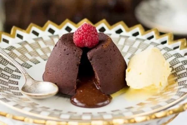 volcan de chocolate con dulce