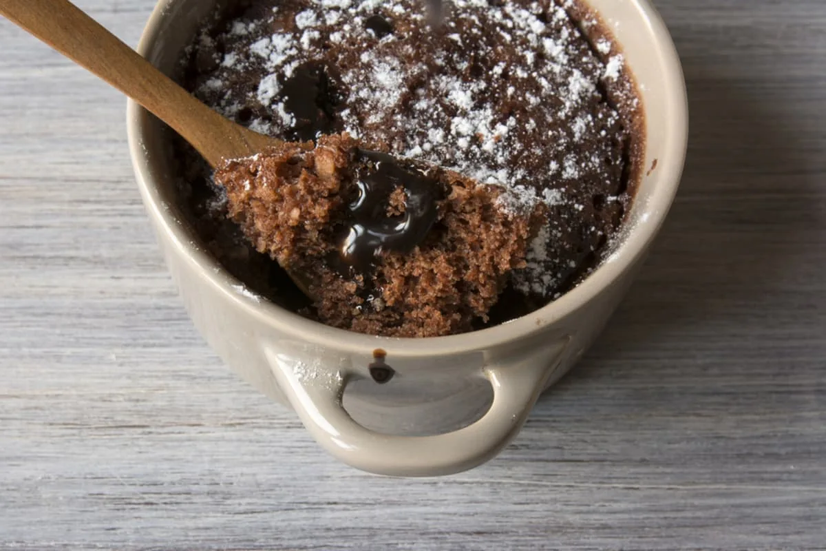 como hacer brownie en taza