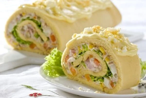 Pinonos salados con rellenos de palmitos y huevos