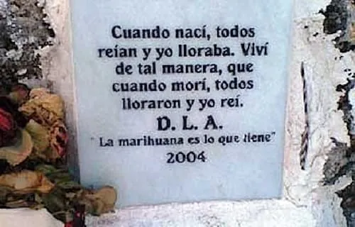 Humor en lápidas de Săpânța