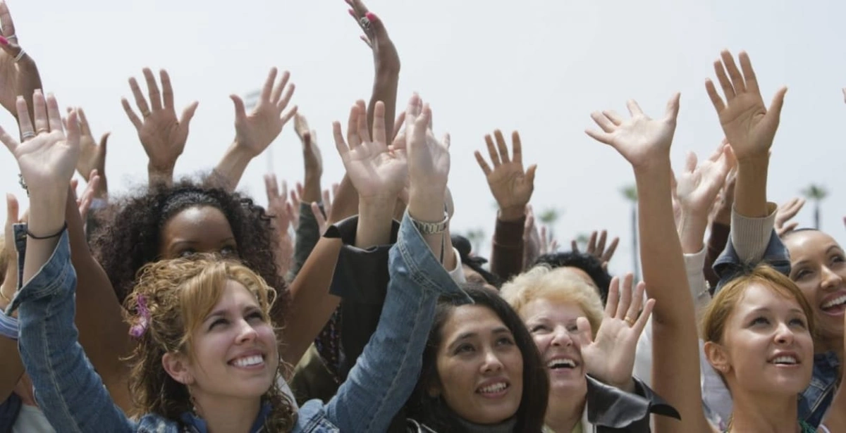 Cuando las cabezas de las mujeres se juntan alrededor del fuego