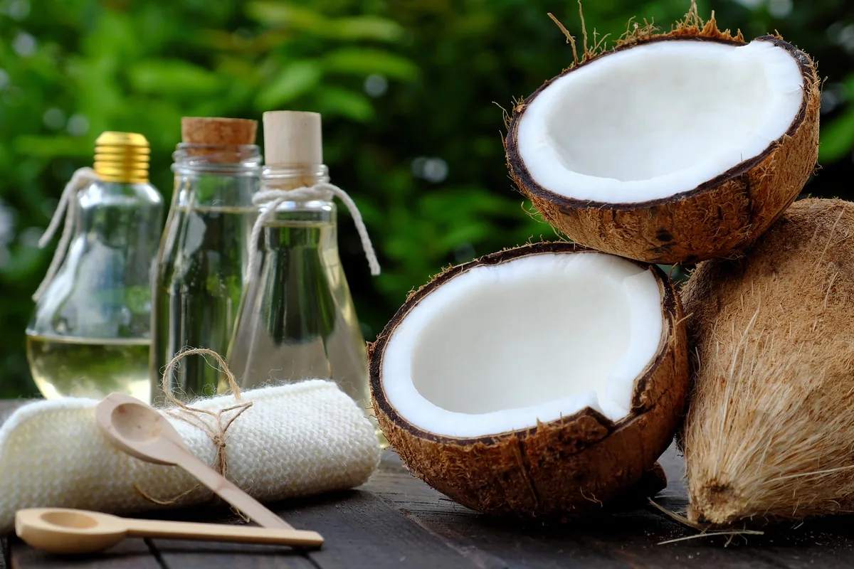 Aceite de coco para hidratar y reparar labios resecos naturalmente Aceite de coco natural como remedio casero para hidratar labios resecos