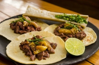 tacos con osobuco y caracu