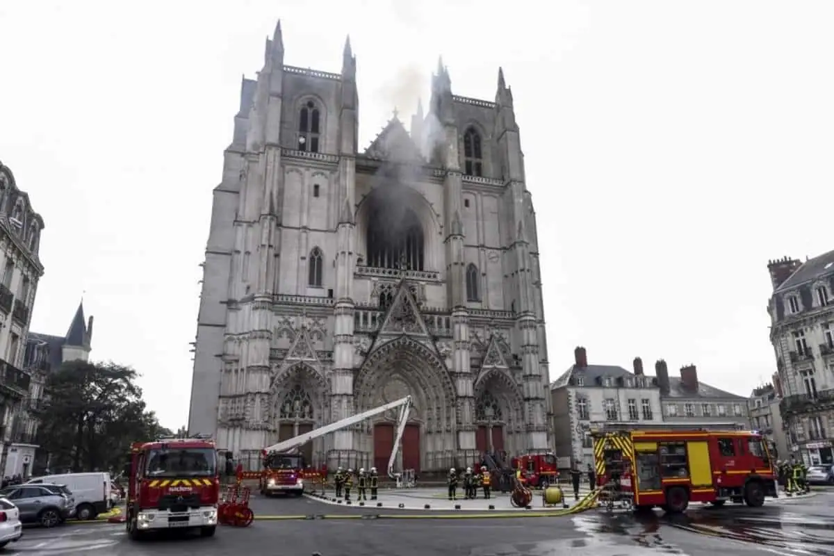 incendio catedral nantes