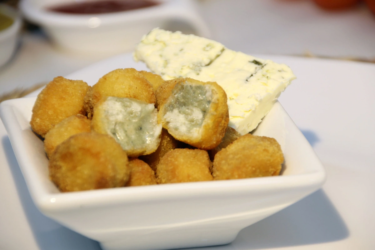 croquetas de roquefort