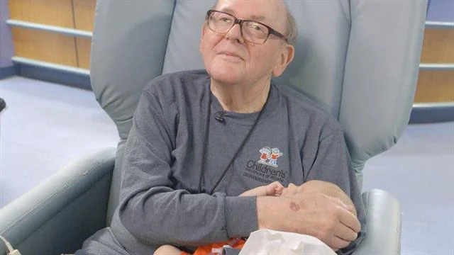 abuelo bebe prematuro