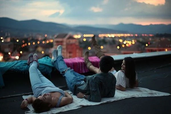 amigos-noche_opt