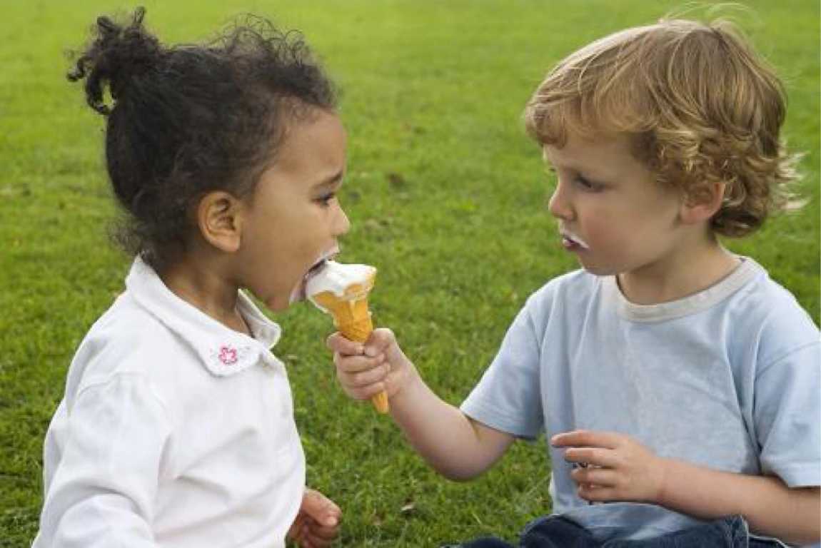 amigos hijos criar empatia