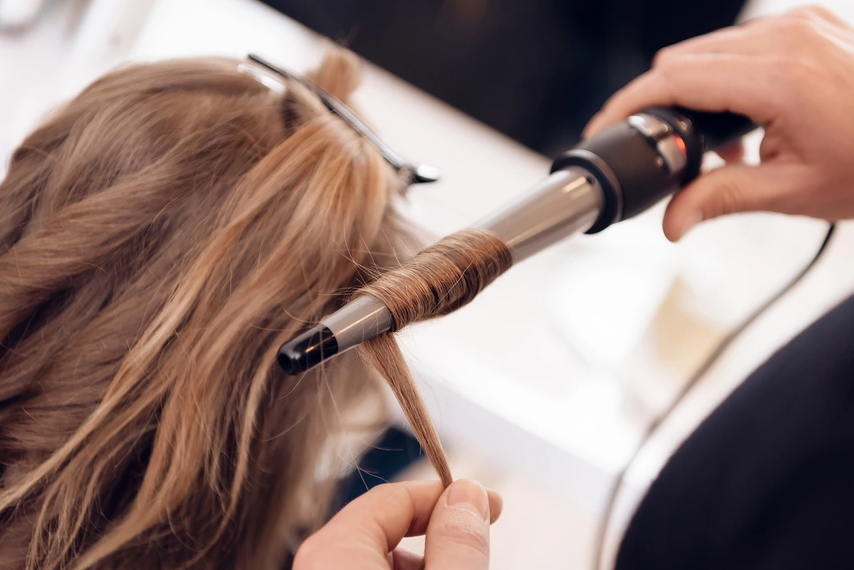 cortes de pelo para mujeres con rulos y mucho volumen