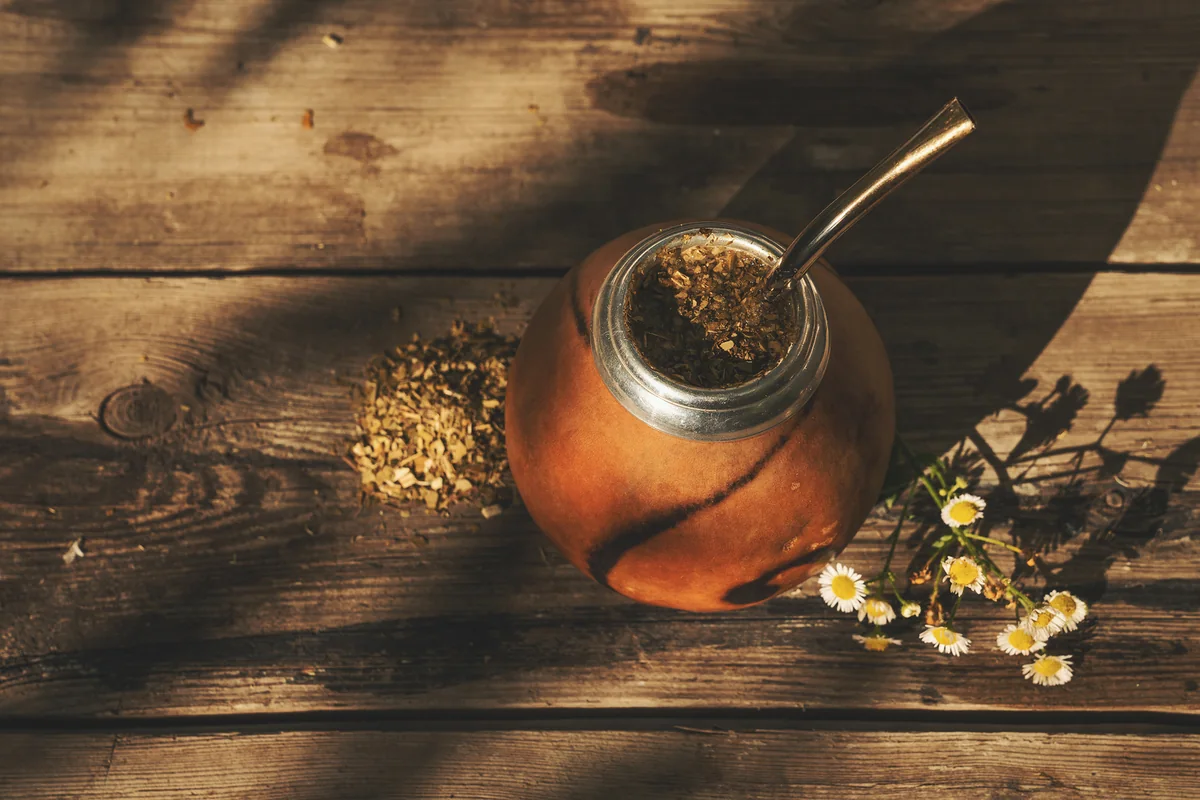 mate con manzanilla y otros yuyos 