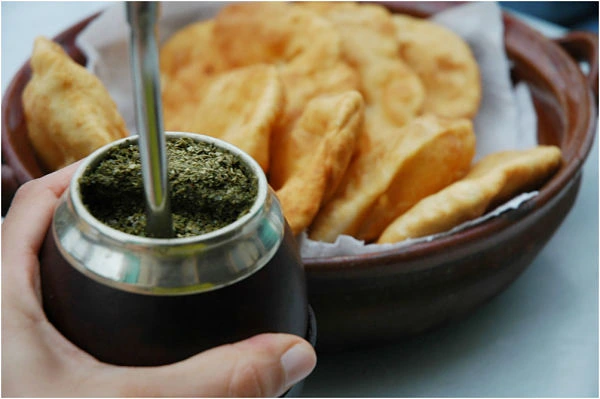 mate con tortas fritas 