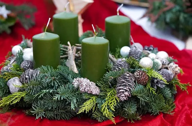 Cómo se hace una corona de Navidad para la puerta