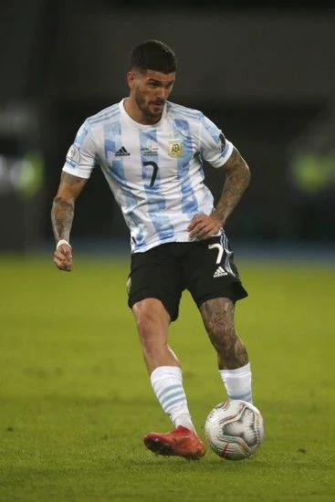 El corte de los cracks también se lleva fuera de la cancha. Con corte de fútbol corto y rapado a los lados