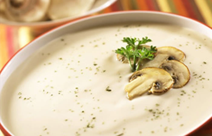 Sopa de champiñones cremosa, ideal para una cena ligera." sopa de champignones